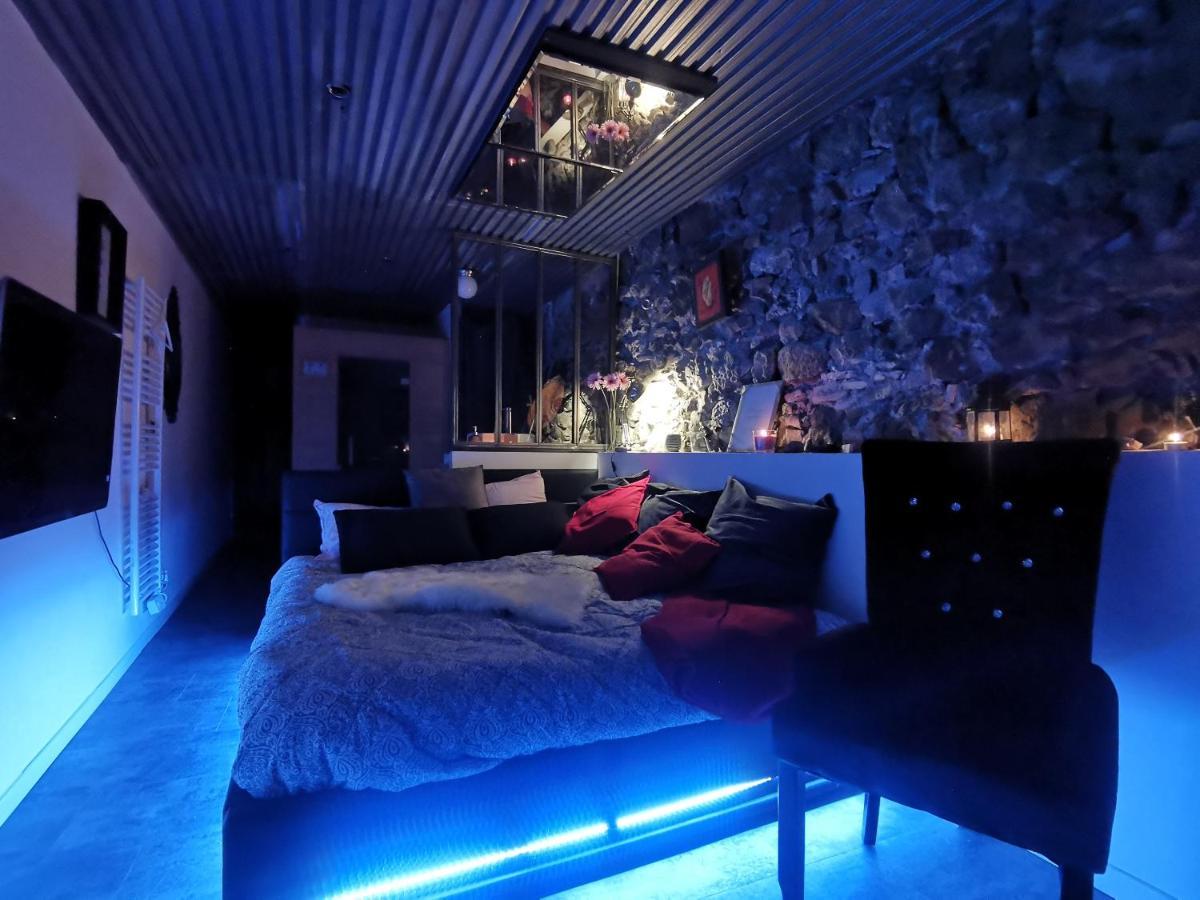 Sweet Loft Grenoble-Love Room Avec Jacuzzi & Sauna Exterior photo